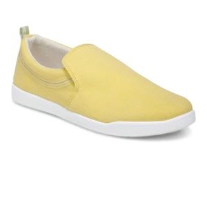 Vionic Beach Womens Marshall Yellow Canvas Slip-On‎ Sneakers Shoes NWT